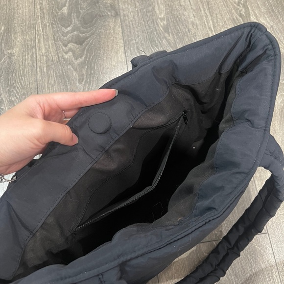 Starbucks x Miffy collaboration puffer tote bag - Picture 5 of 10